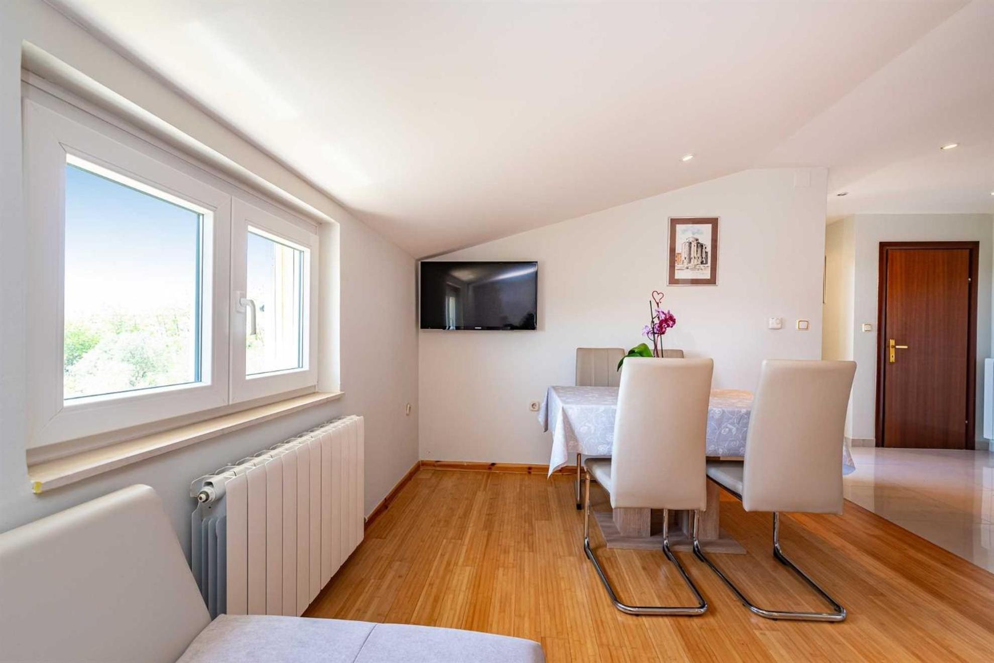 פריבלאקה Apartment House Simoni With Pool, Zadar County מראה חיצוני תמונה