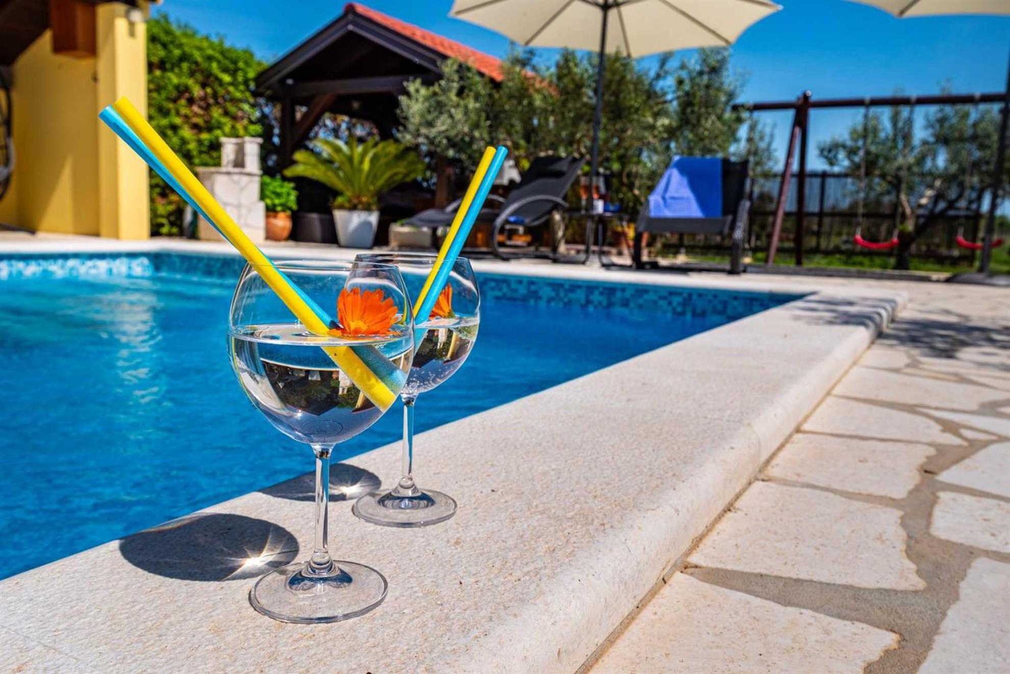 פריבלאקה Apartment House Simoni With Pool, Zadar County מראה חיצוני תמונה