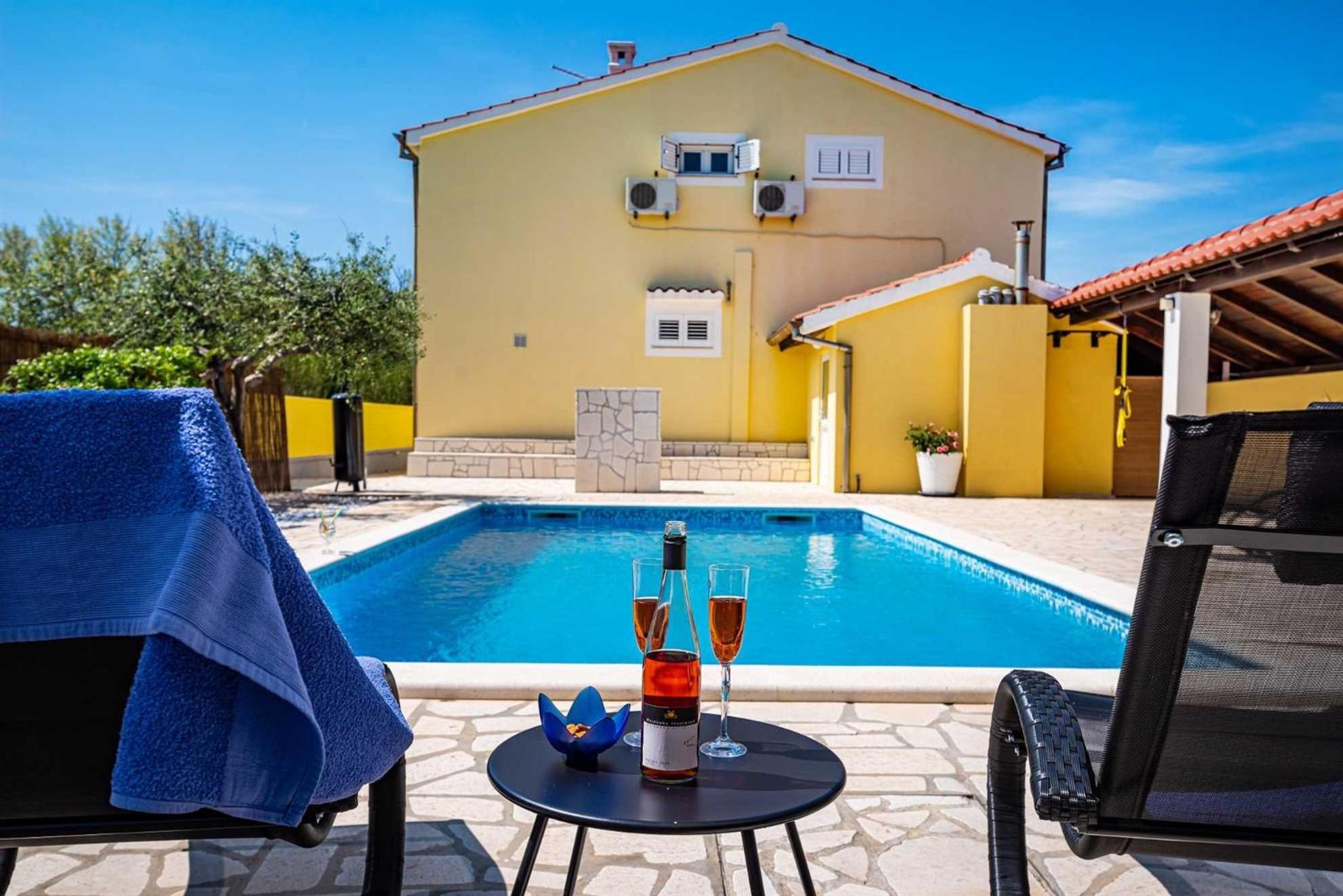 פריבלאקה Apartment House Simoni With Pool, Zadar County מראה חיצוני תמונה