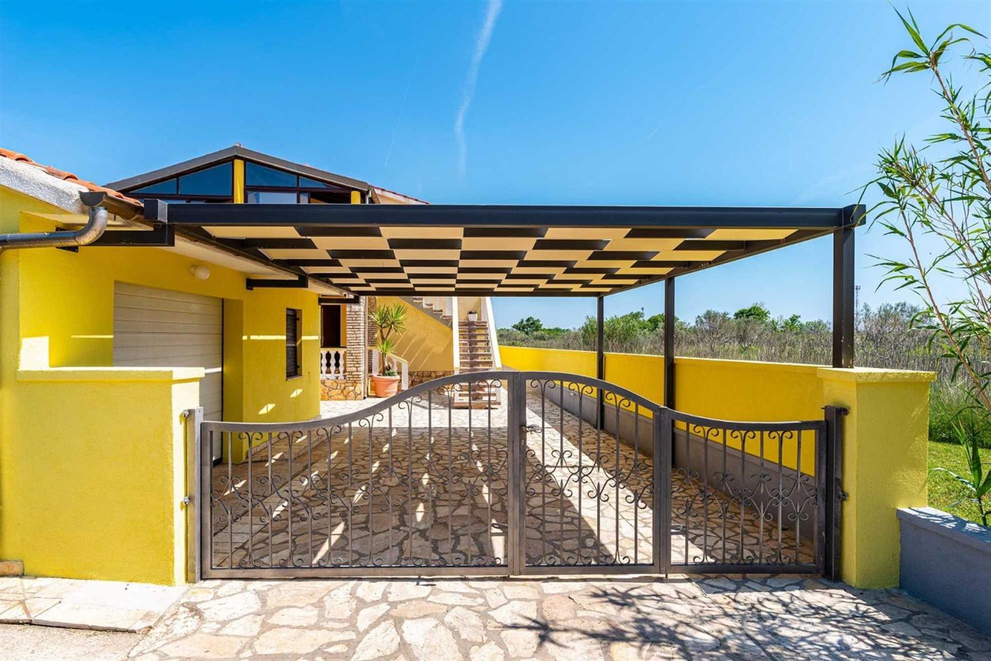 פריבלאקה Apartment House Simoni With Pool, Zadar County מראה חיצוני תמונה