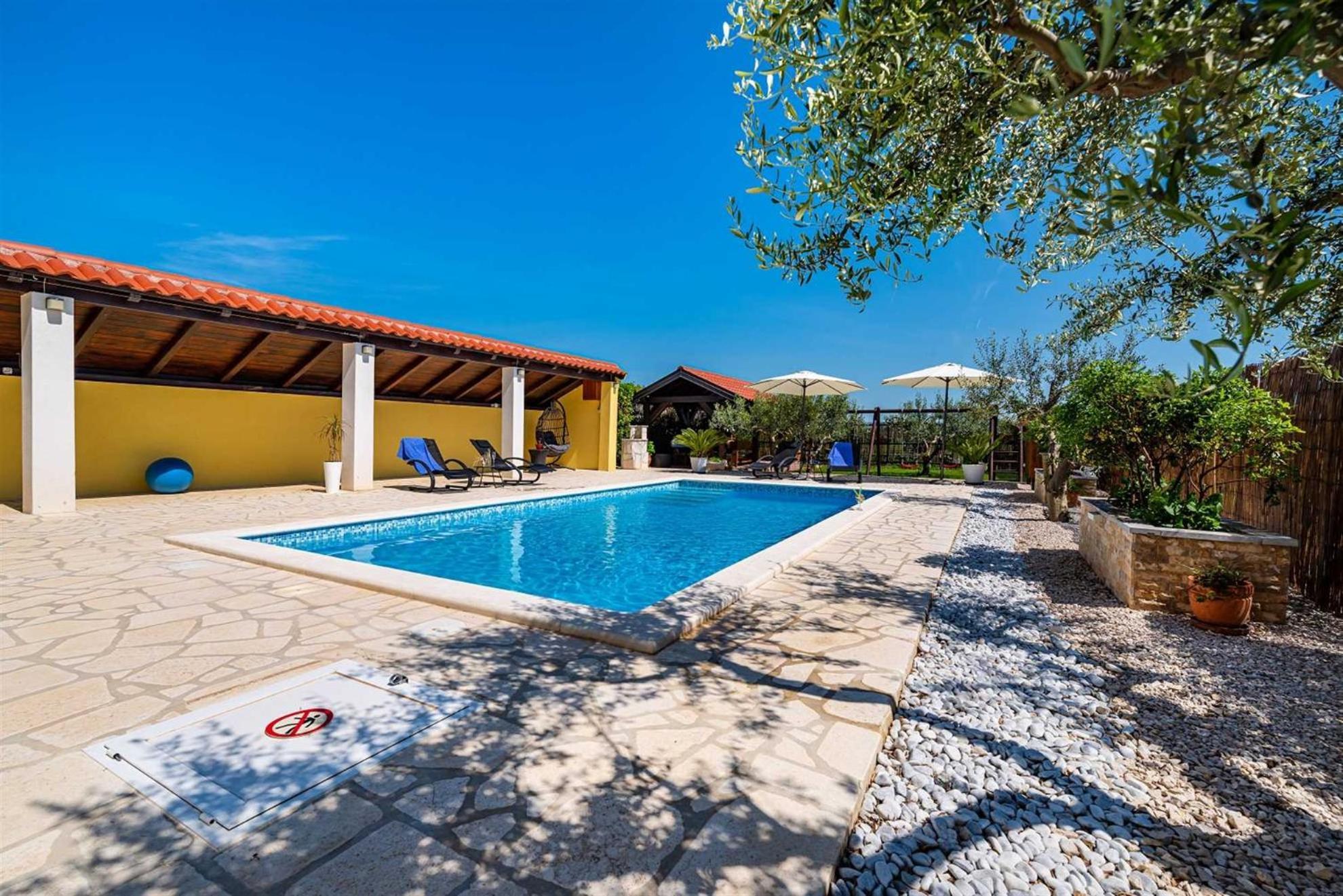 פריבלאקה Apartment House Simoni With Pool, Zadar County מראה חיצוני תמונה