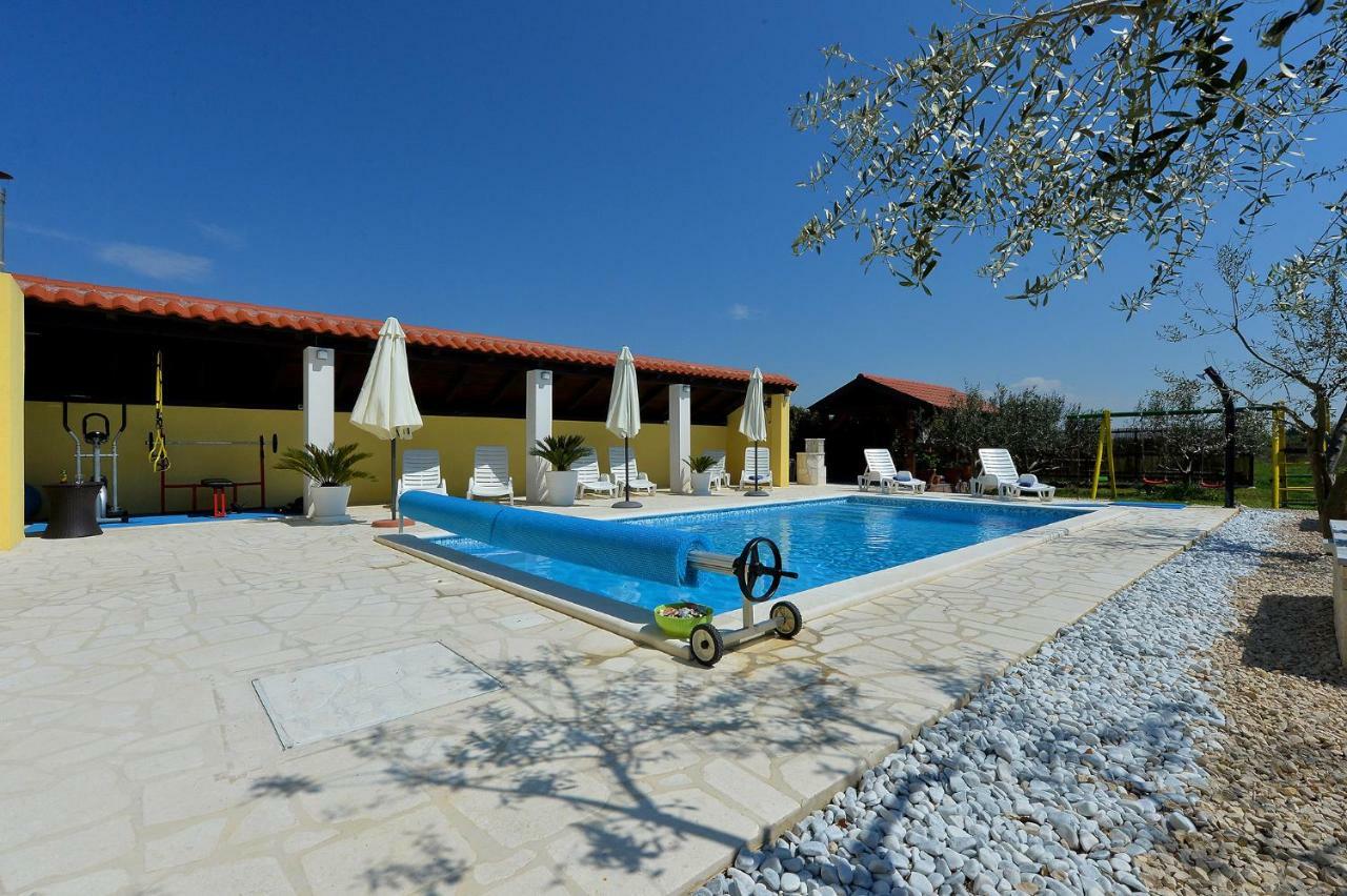 פריבלאקה Apartment House Simoni With Pool, Zadar County מראה חיצוני תמונה