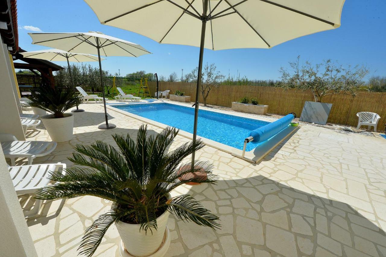 פריבלאקה Apartment House Simoni With Pool, Zadar County מראה חיצוני תמונה