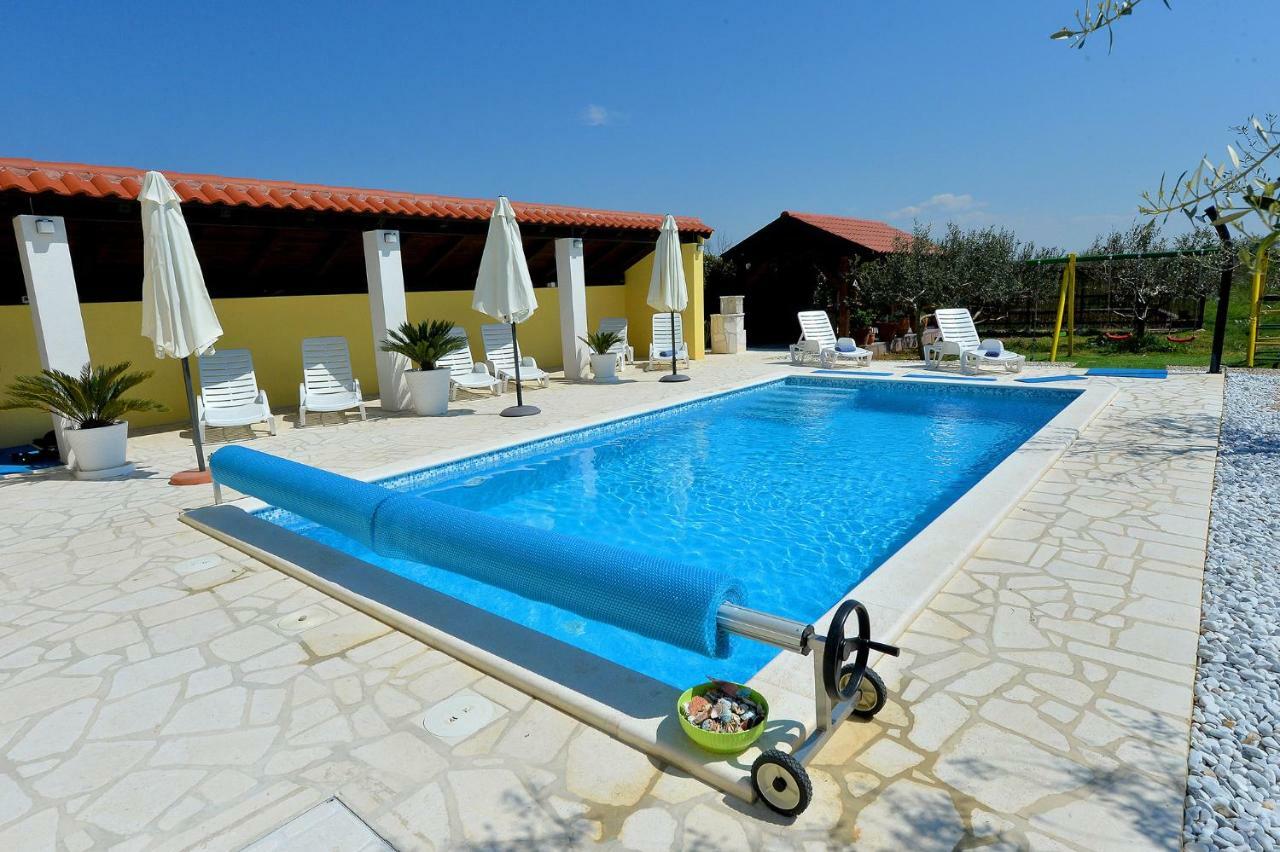 פריבלאקה Apartment House Simoni With Pool, Zadar County מראה חיצוני תמונה