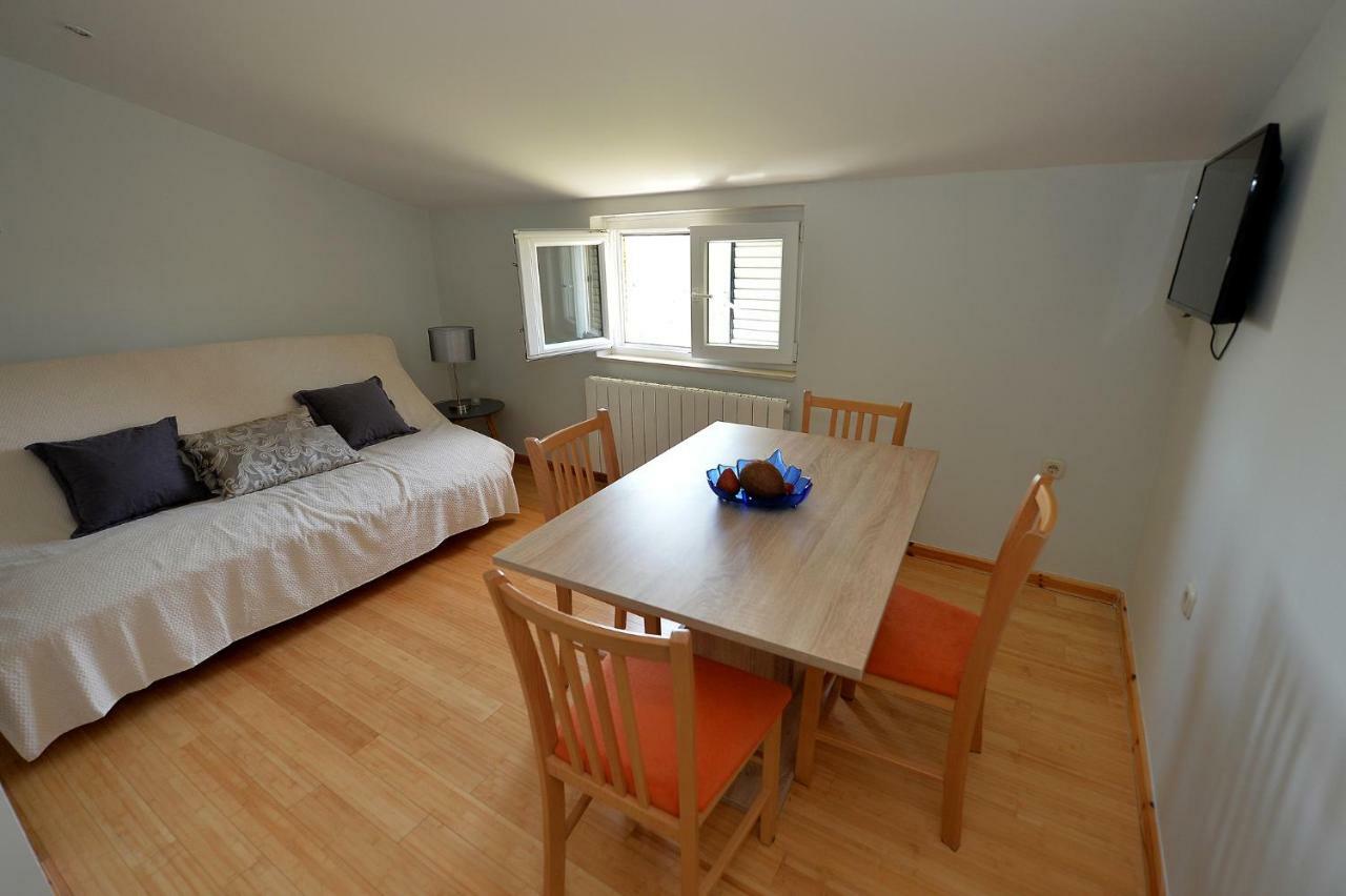 פריבלאקה Apartment House Simoni With Pool, Zadar County מראה חיצוני תמונה